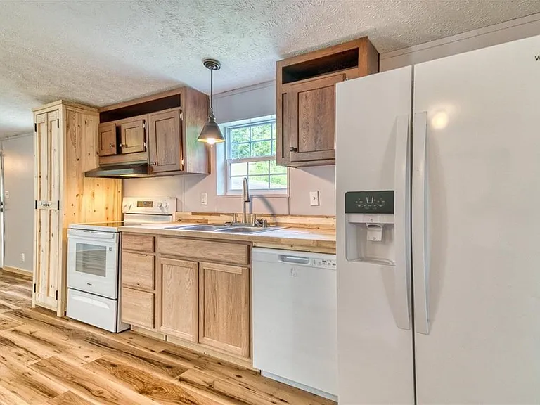 71 Baldwin Cir — Photo 6