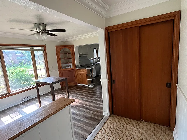 rear entry from back yard into eat in area
