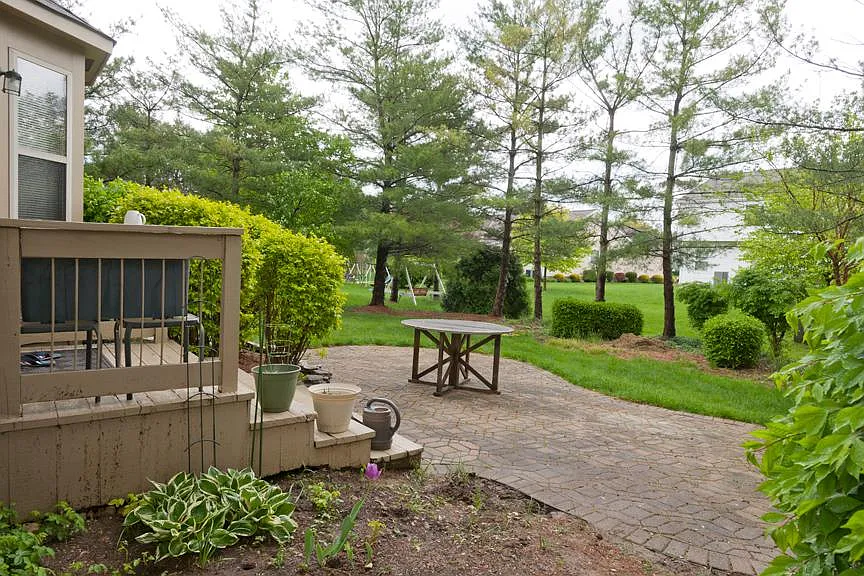 3 bed, 2.5 bath, 2196 sqft, $3,200 — Photo 3