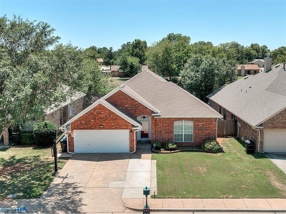 1st image of 825 Oak Creek Dr