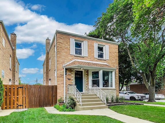 2nd image of 2700 W Balmoral Ave