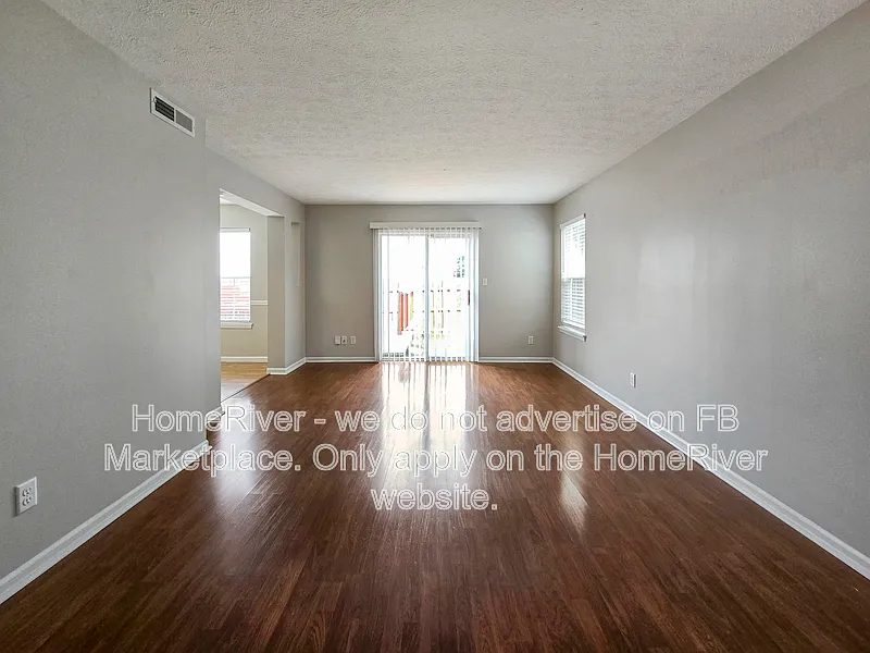 3 bed, 2.5 bath, 1717 sqft, $2,025 — Photo 3