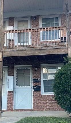 2nd image of 700 Pershing St