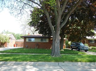 15433 Everly St, Roseville, MI 48066