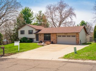 8480 Foothill Rd S, Cottage Grove, MN 55016