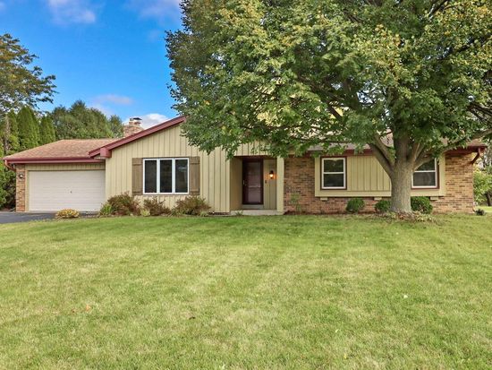 W222N2310 Glenwood LANE, Waukesha, WI 53186