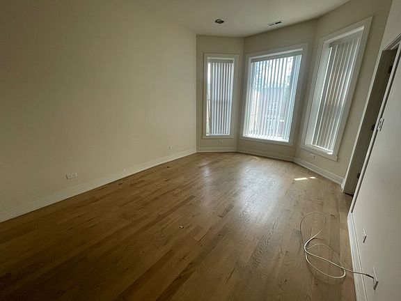 5th image of 2932 W Adams St #2