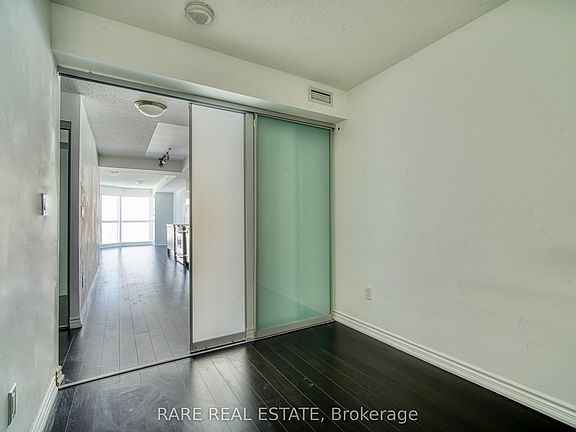 4th image of 386 Yonge St #1024