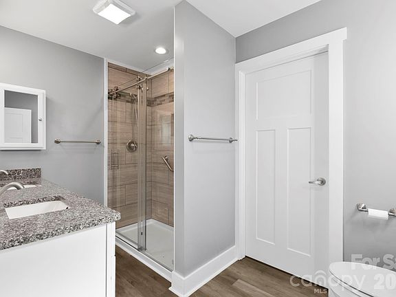 4th image of 1844 Willow Rd