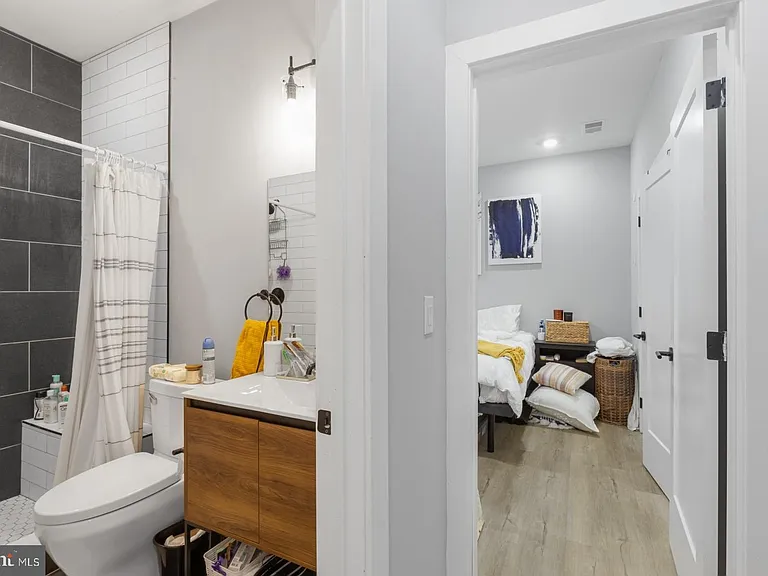 919 N 15th St #1R — Photo 13