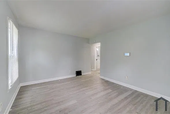 3 bed, 840 sqft, $1,760 — Photo 4