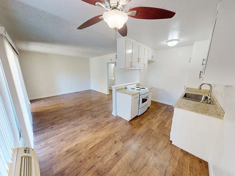 15130 Woodruff — Photo 9