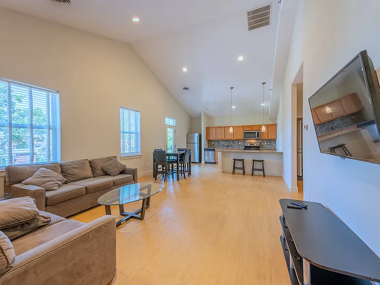 Roland Realty — Photo 7