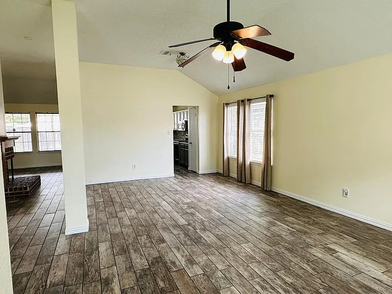 4144 Clary Dr — Photo 7