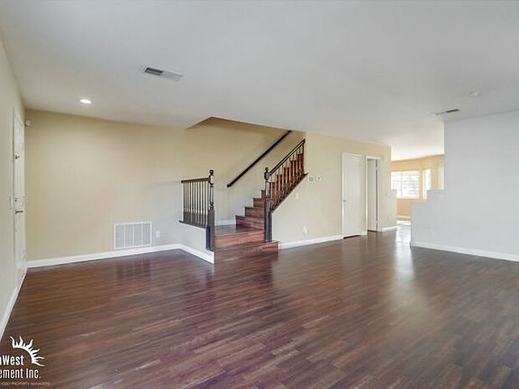 3rd image of 618 Sipes Cir
