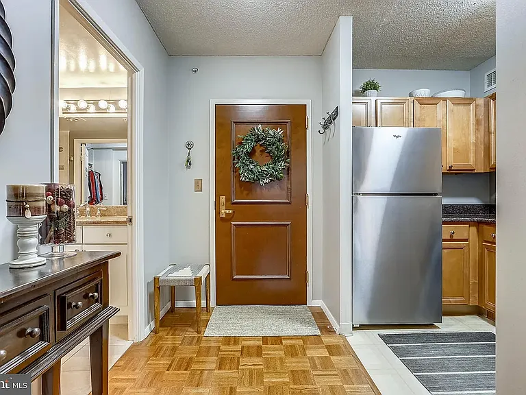 7111 Woodmont Ave #412 — Photo 13