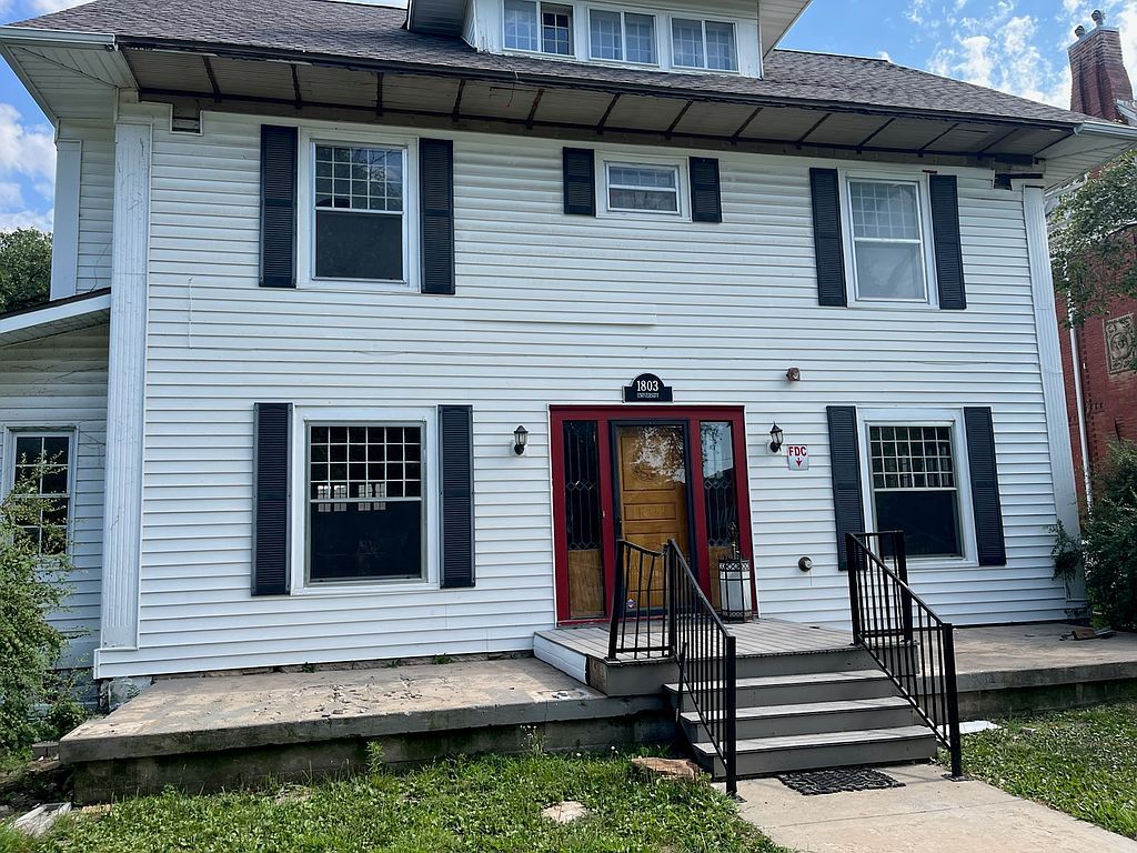 1803 W University Ave - Property Image