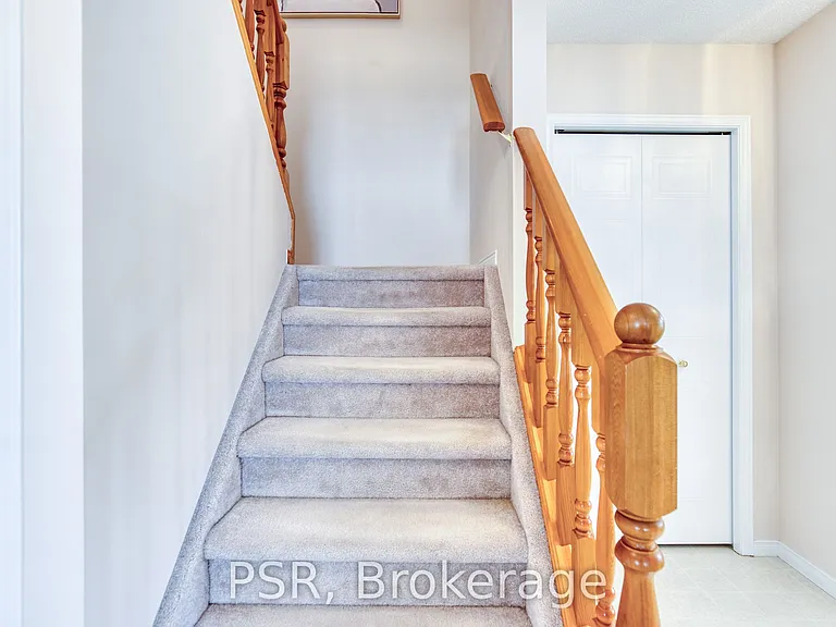 90 Roman Cres — Photo 18