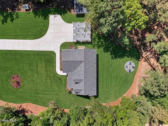 5th image of 451 Governors Road SE