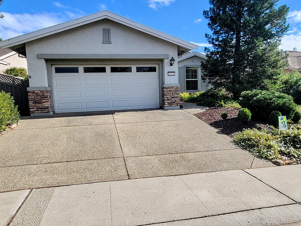 2009 Blackbird Ln