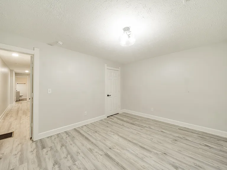 2344 N Capitol Ave — Photo 11