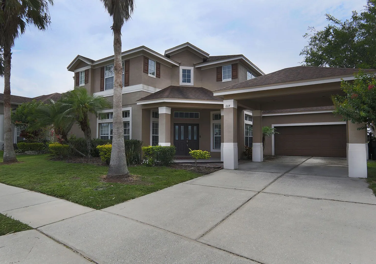 Beautiful 5 Bedroom/4 Bathroom Pool Home in Waterford Lake Area — Photo 2