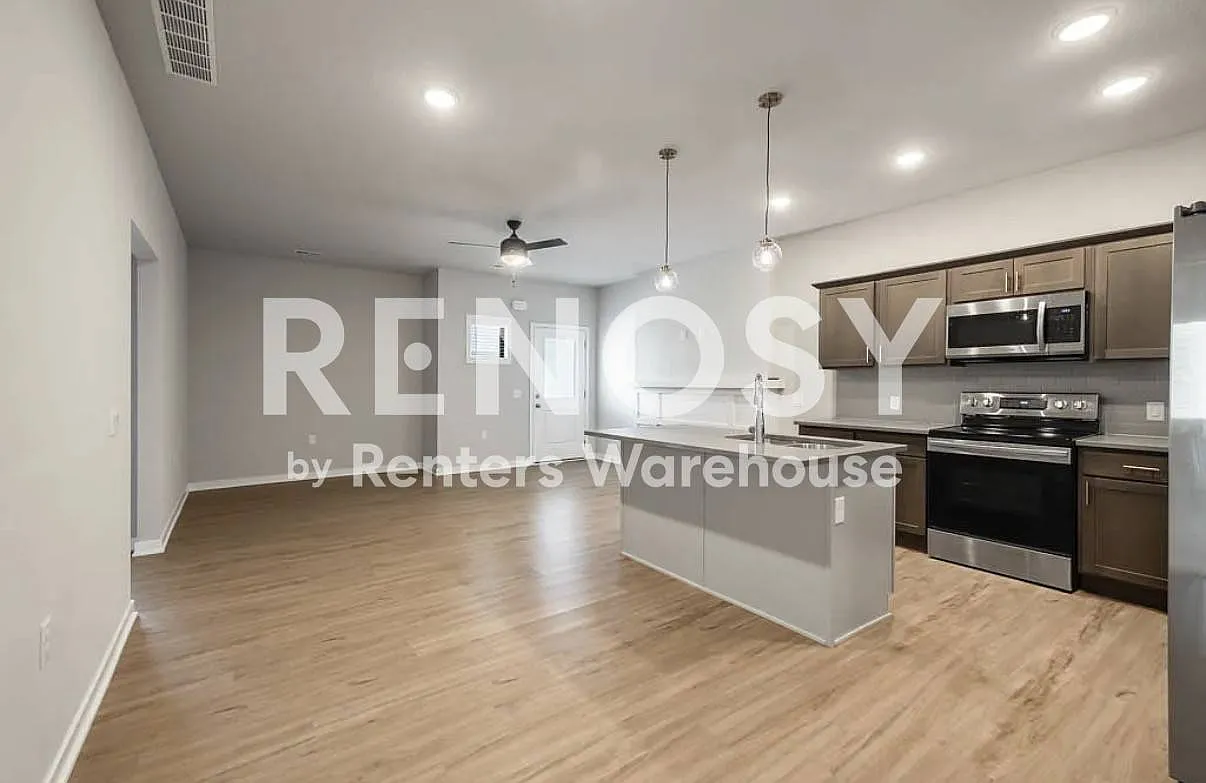 Two Bedroom Townhouse — Photo 2