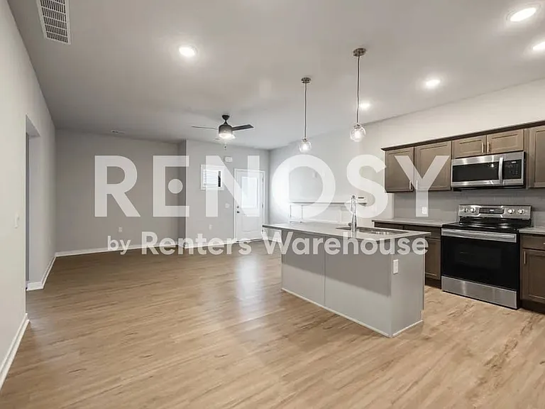 3656 NE Marissa Ln — Photo 2