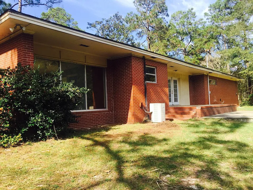 214 Circle Dr