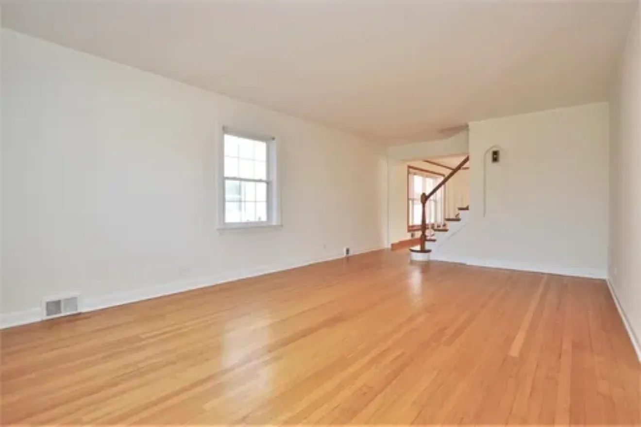 3 bed, 2200 sqft, $4,500 — Photo 3