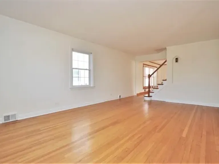 6815 N Lowell Ave — Photo 3