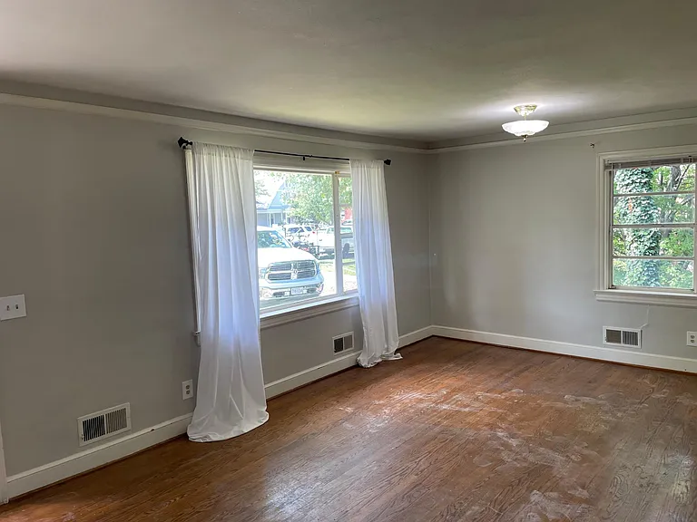 2253 Memorial Ave SW — Photo 4