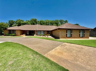 2400 Sunset Dr, Clinton, OK 73601