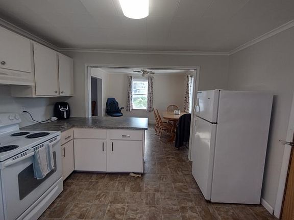 5th image of 220 33rd St