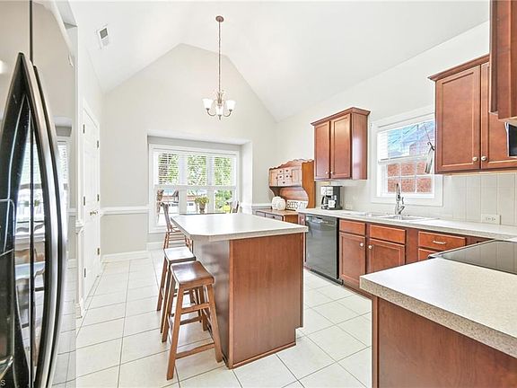 4th image of 1045 Kensford Dr