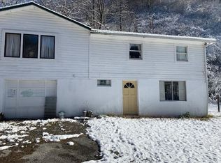 35 Mill Rd, Jenkins, KY 41537