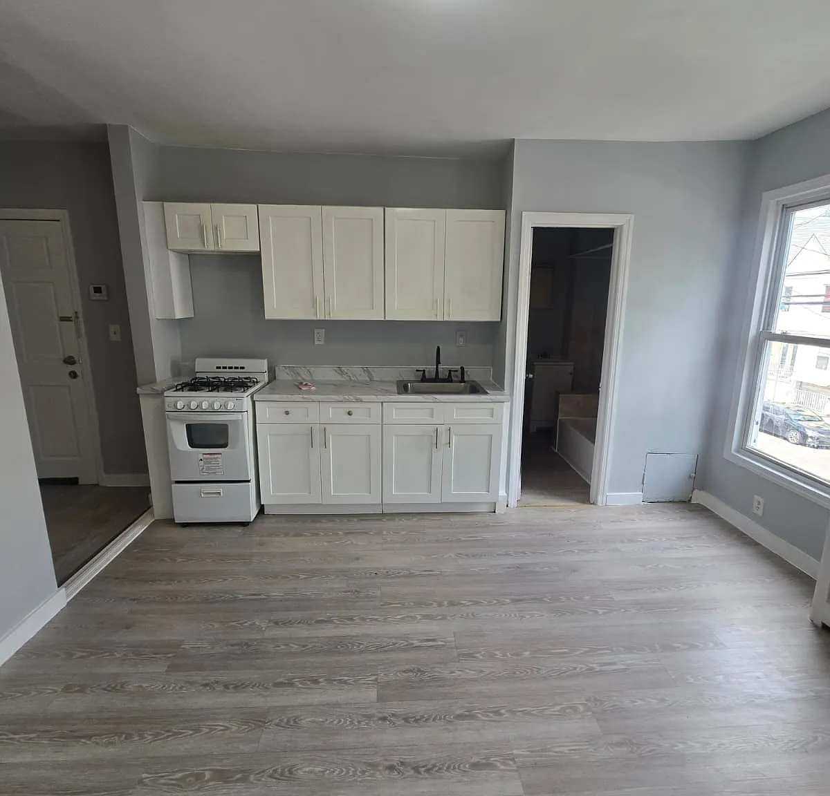 3 bed, $2,100 — Photo 1