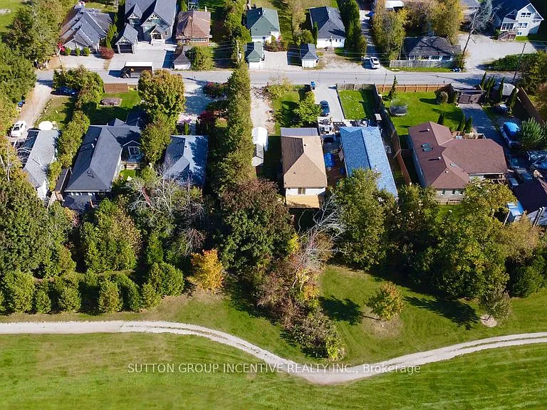 1556 Houston Ave — Photo 5