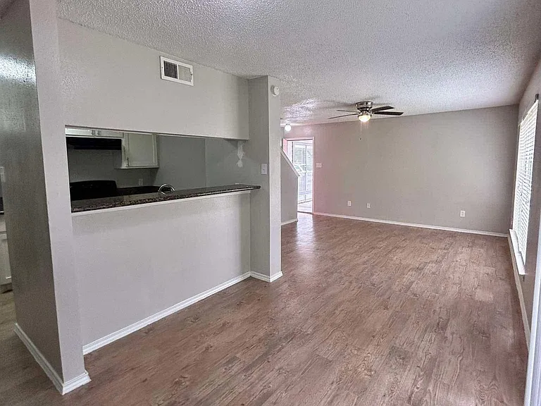 306 Belmont St #B — Photo 4