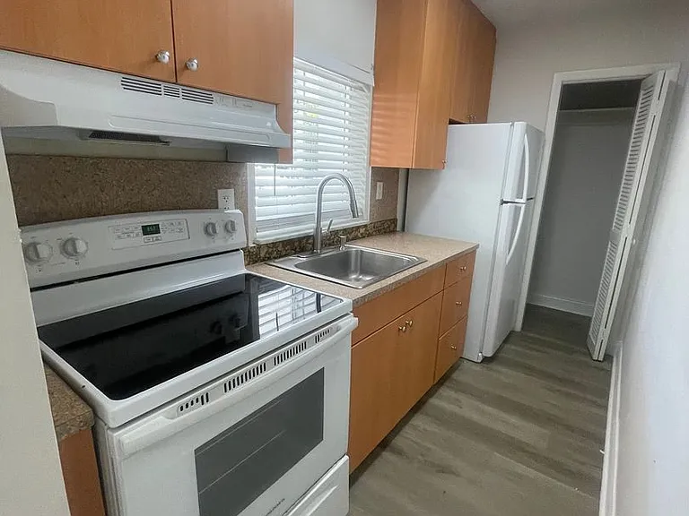 1245 SW 5th St — Photo 6
