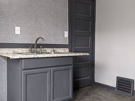 5th image of 2509A N Buffum St #9052539