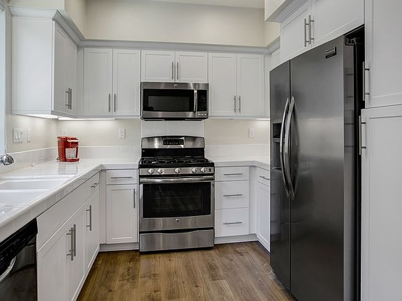 5th image of 213 Royal Gln Unit 302
