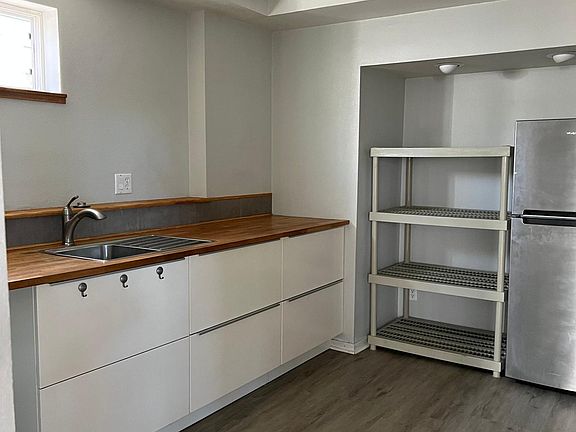 5th image of 1371 Main St #B