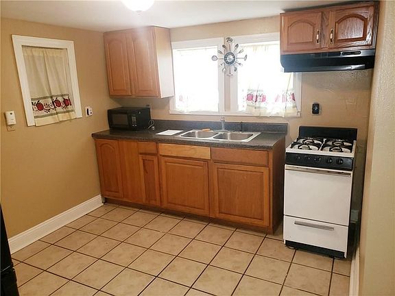 4th image of 4712 Venus St