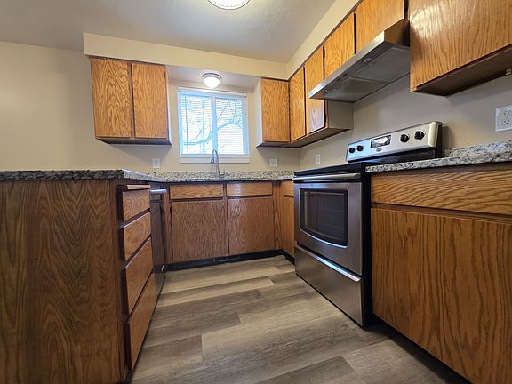 3rd image of 360 S Belaire Cir