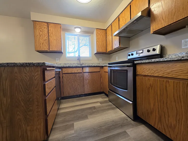 360 S Belaire Cir — Photo 3