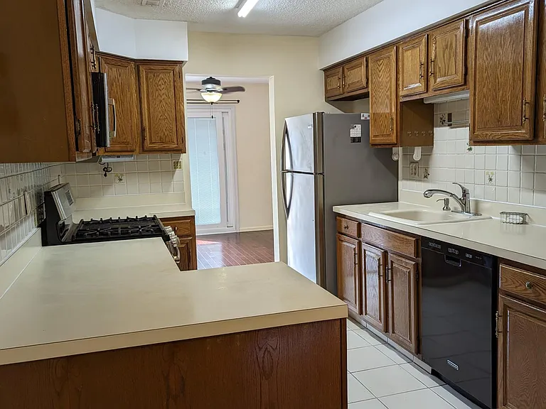 220 Hampshire Dr #220 — Photo 26