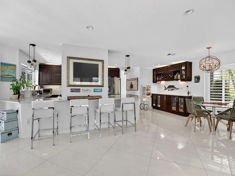 2375 SE 8th St — Photo 9