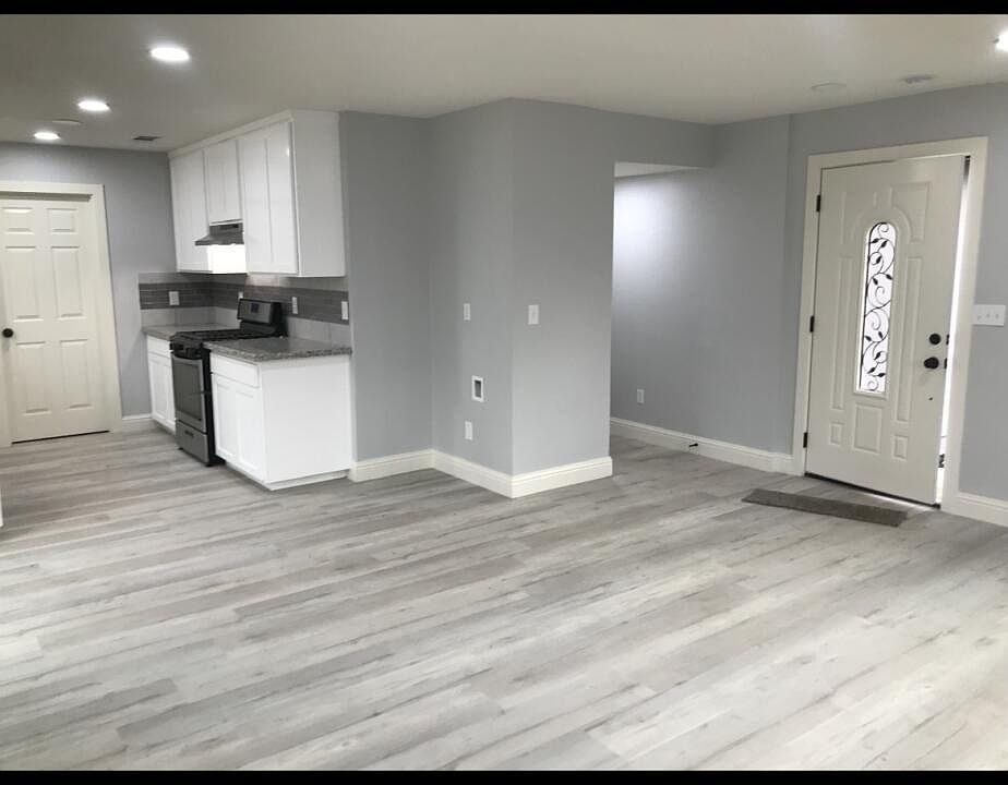 2nd image of 336 W Petunia St