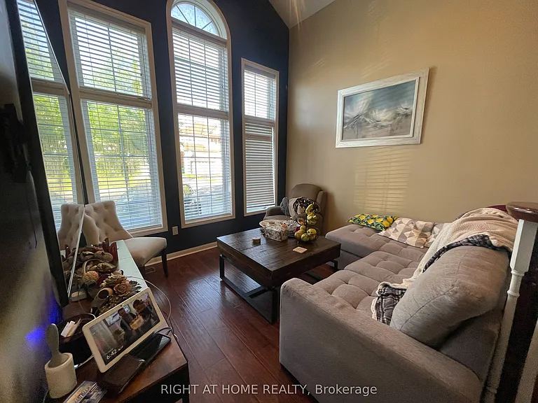 5654 Churchill Meadows Blvd — Photo 3